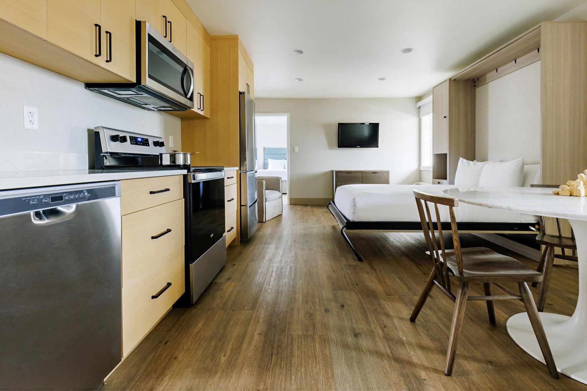 Balcomo, A Ramada By Wyndham Penticton Exteriör bild