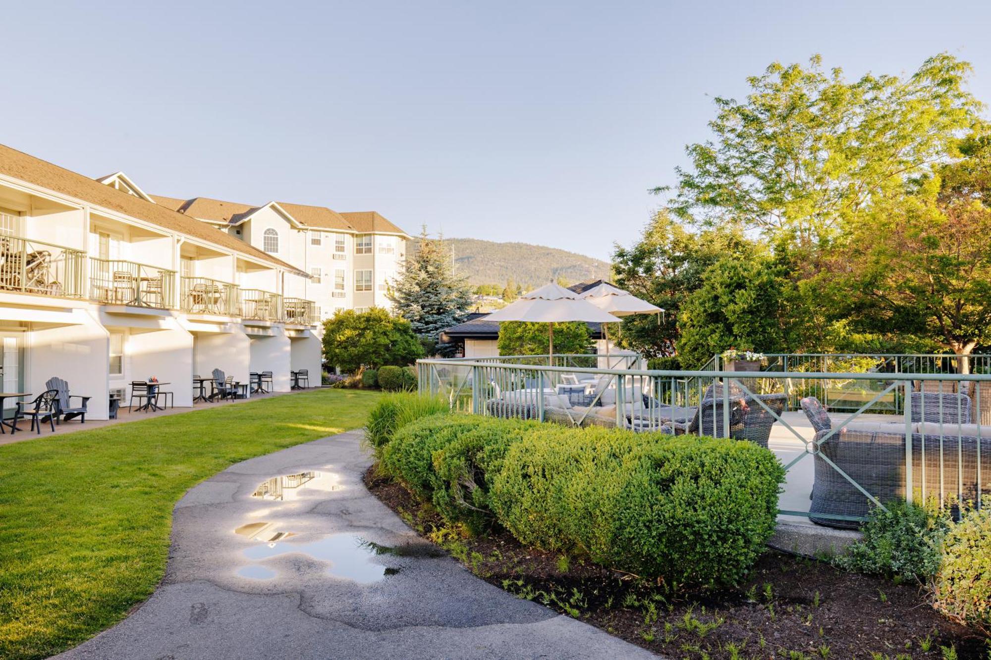 Balcomo, A Ramada By Wyndham Penticton Exteriör bild