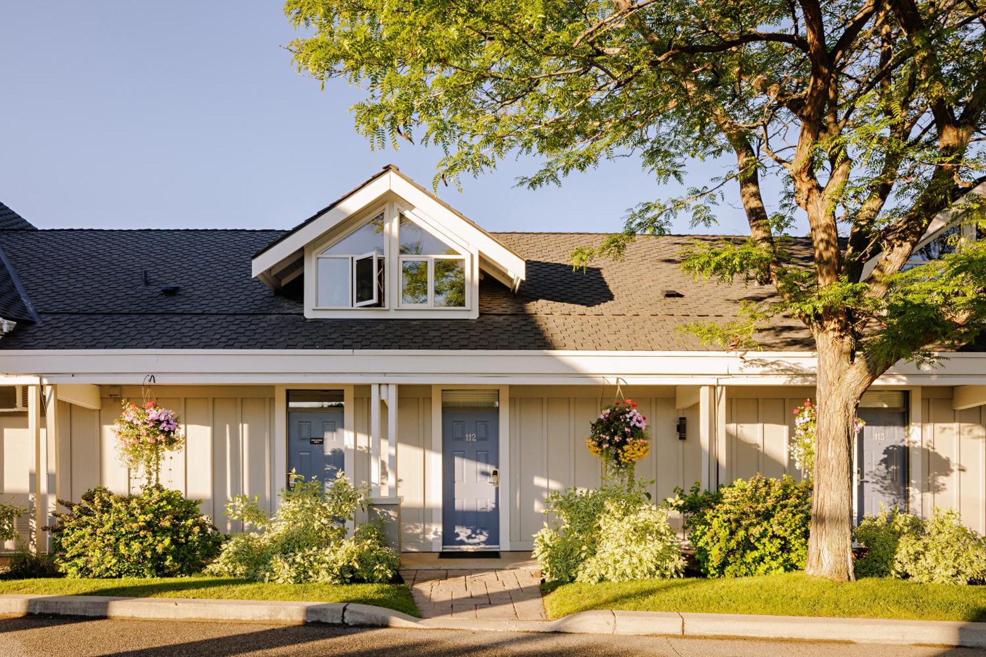 Balcomo, A Ramada By Wyndham Penticton Exteriör bild
