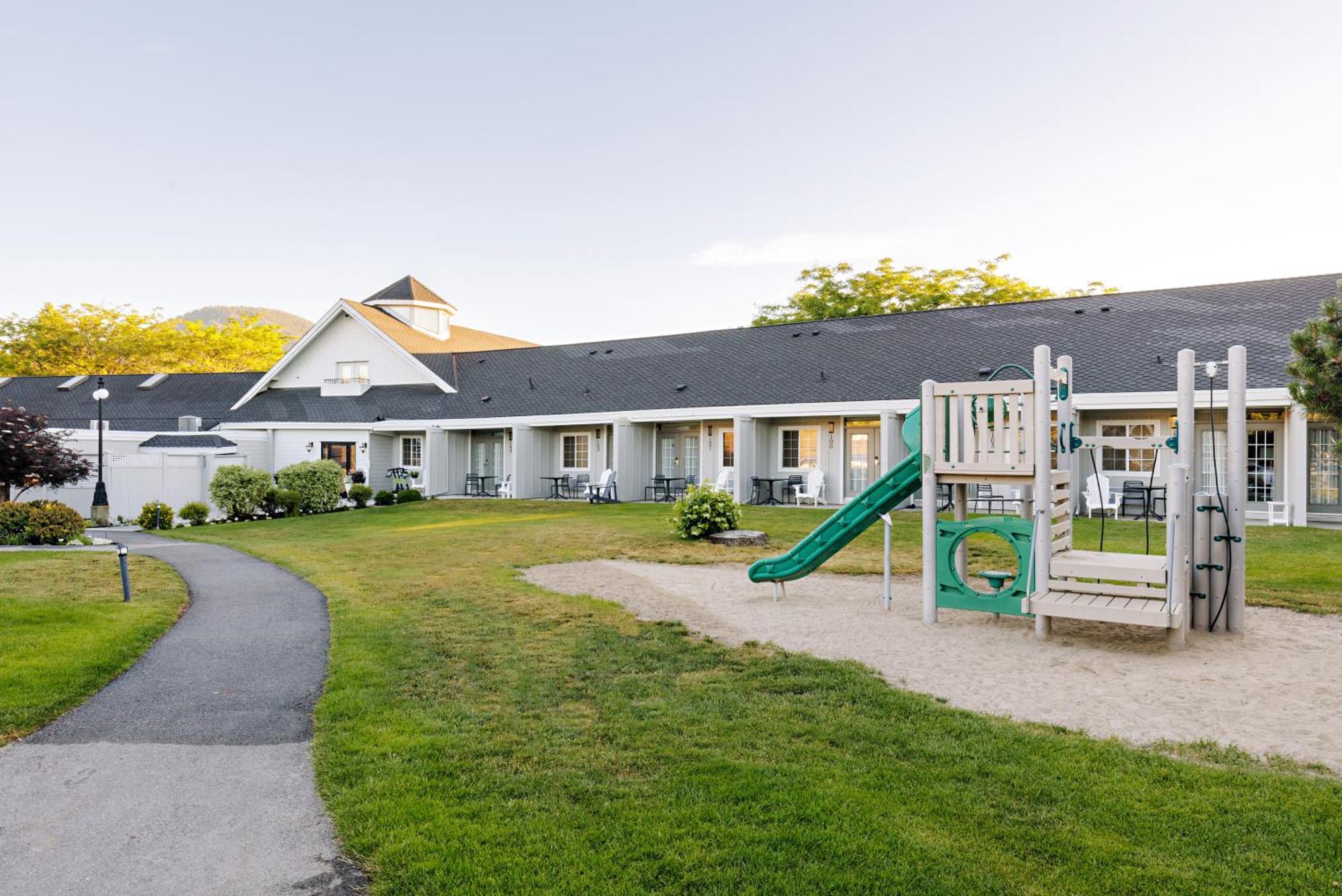 Balcomo, A Ramada By Wyndham Penticton Exteriör bild