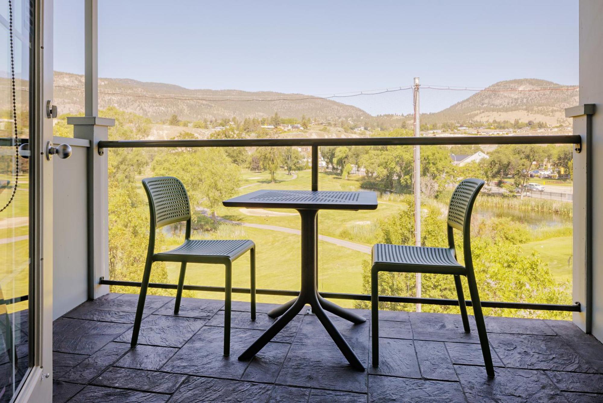 Balcomo, A Ramada By Wyndham Penticton Exteriör bild
