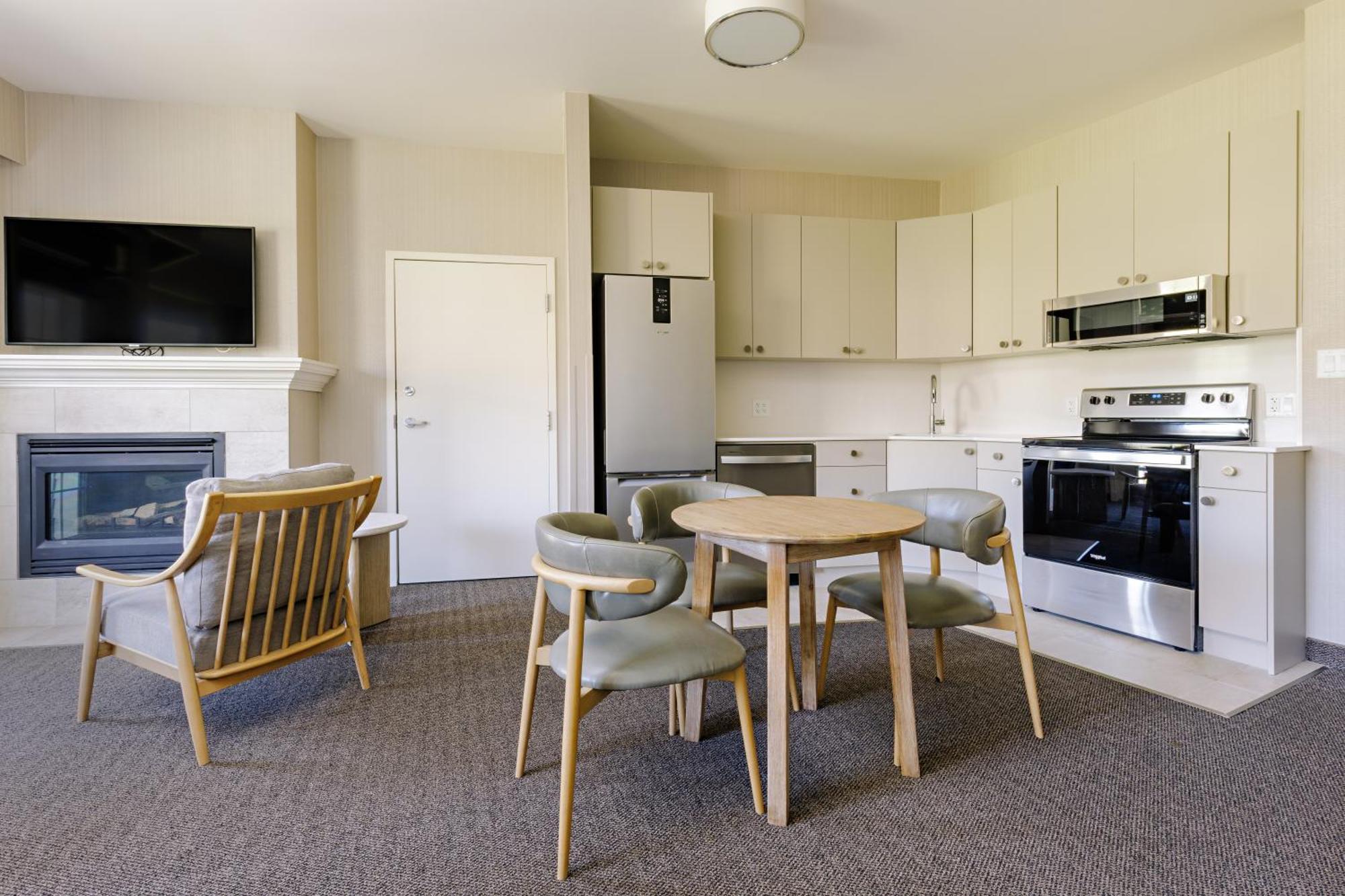 Balcomo, A Ramada By Wyndham Penticton Exteriör bild