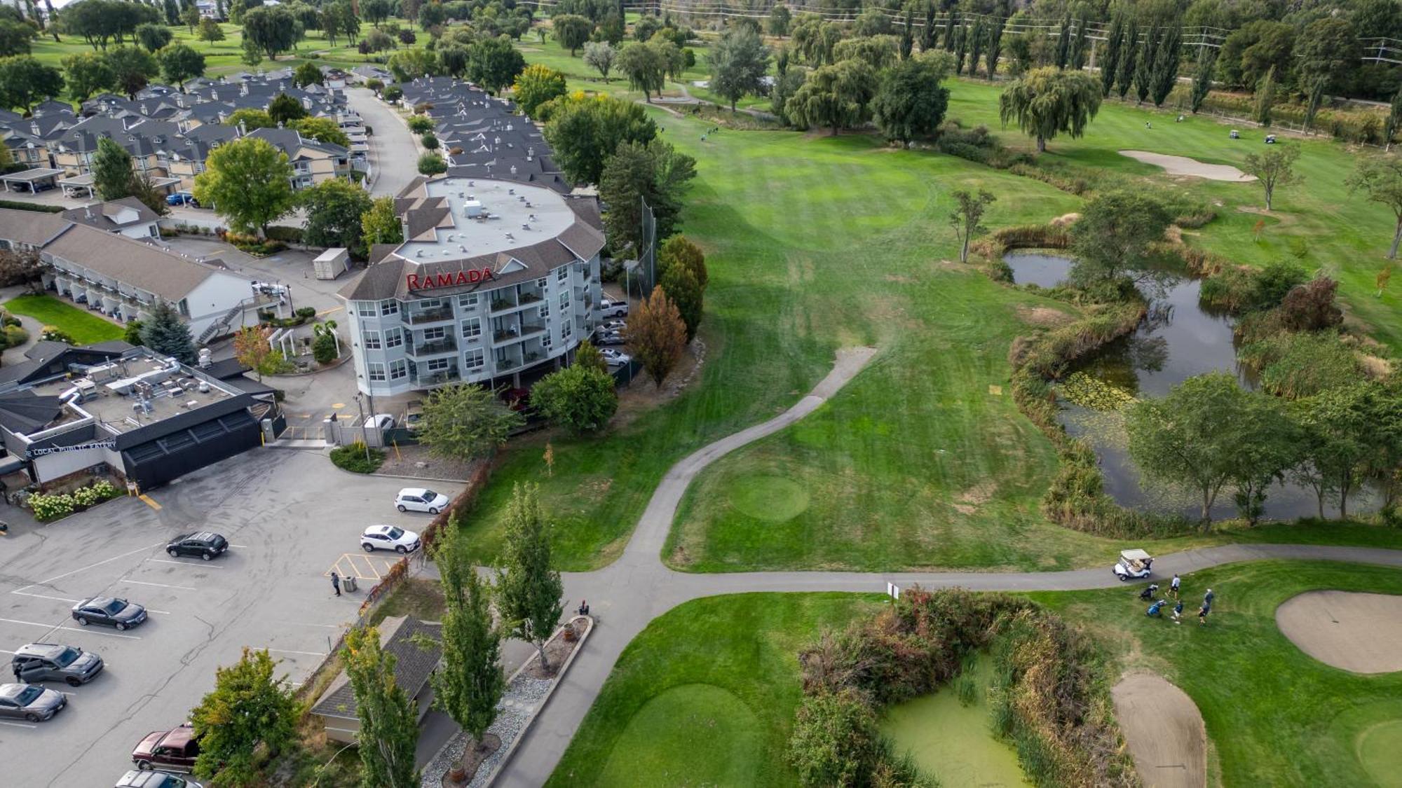 Balcomo, A Ramada By Wyndham Penticton Exteriör bild